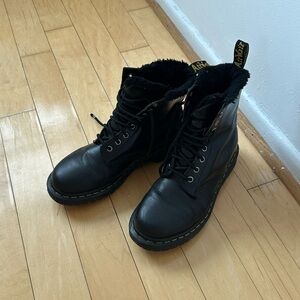 DR. MARTENS  fur lined